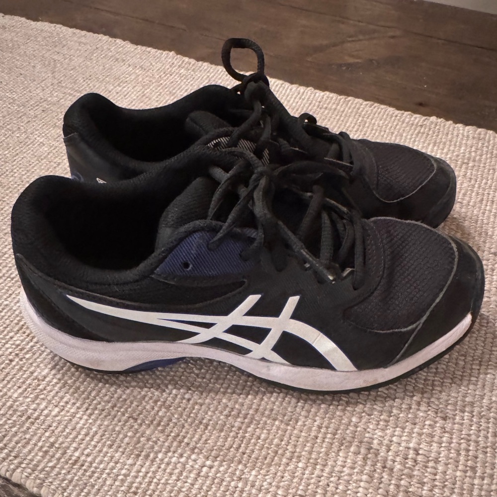 ASICS Youth Tennis Volleyball Shoe 4.5